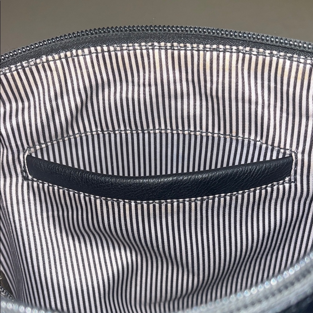 Elegant Black Crossbody Bag - Picture 9 of 11